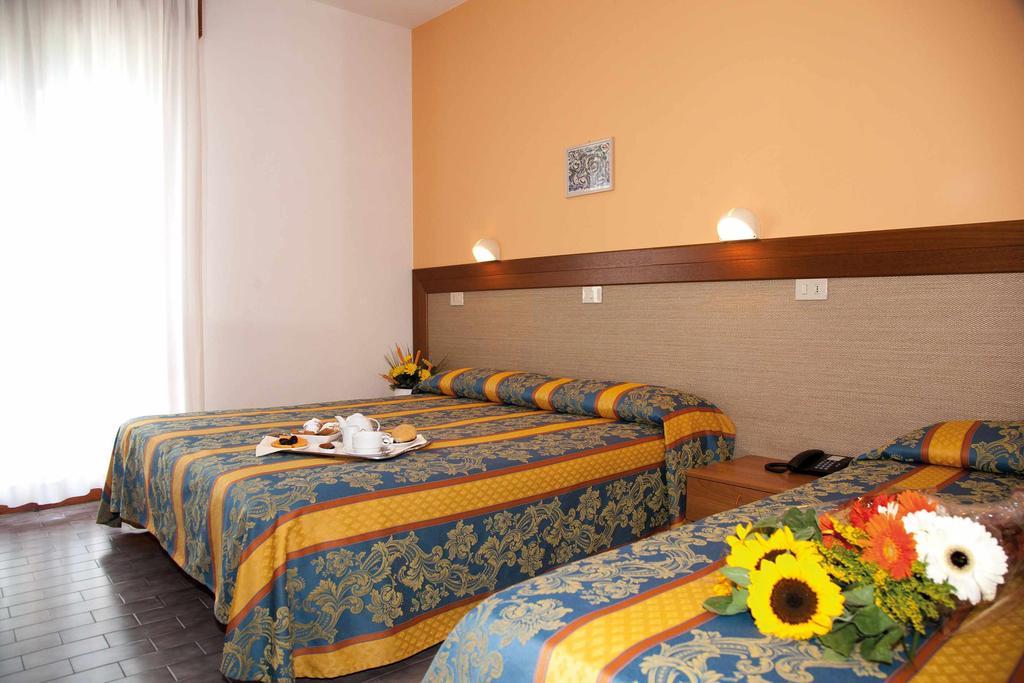 Hotel Bettina Lido di Jesolo Ngoại thất bức ảnh